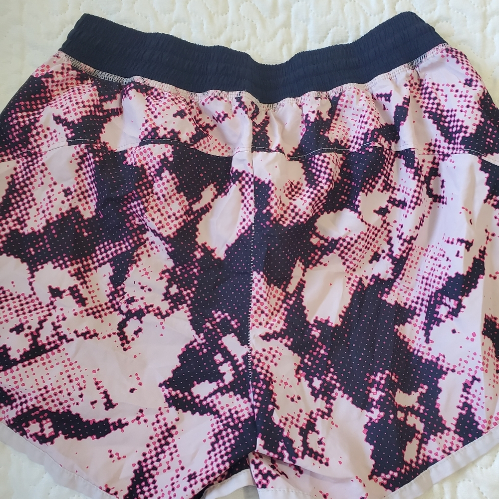Shorts - Picture 4 of 5